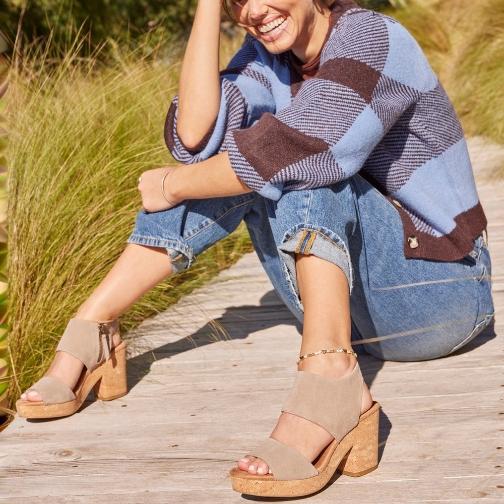 Tom’s Majorca cut out sandal size 8 in Suede Dune EUC